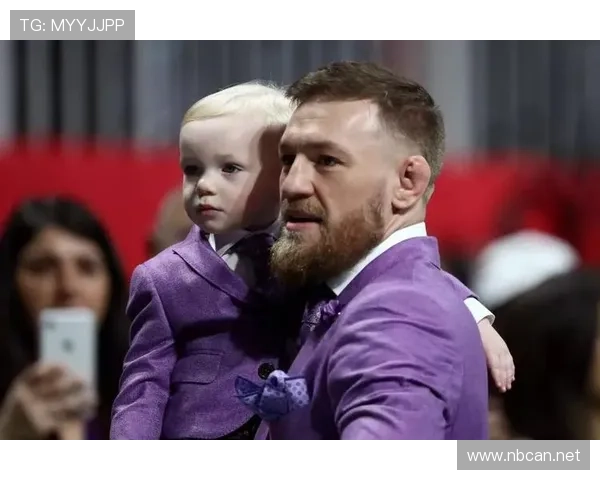 康纳刚买了辆豪车，赛场一脚猛踹，家里却像没开空调的宿舍？