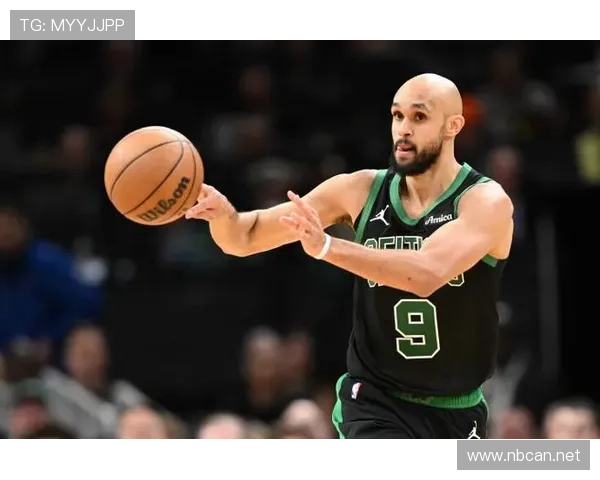 德里克·怀特无球跑动提升切入效率，显著拉开球队进攻空间